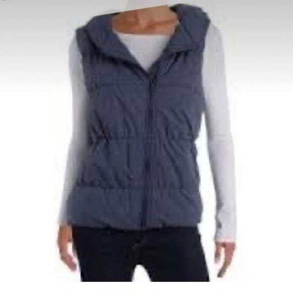 Bench Puffer Vest with Packable Hood XS - Picture 12 of 12